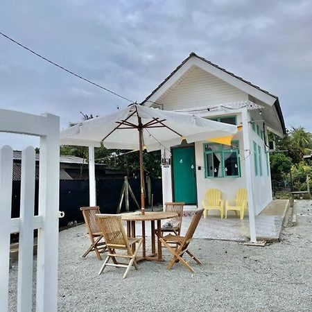 Kampong NailSea Kecil Tiny House Near Jetty Of Kuala Besut别墅 外观 照片