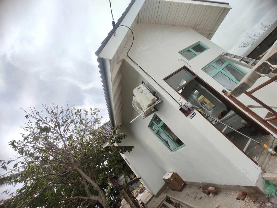 Kampong NailSea Kecil Tiny House Near Jetty Of Kuala Besut别墅 外观 照片